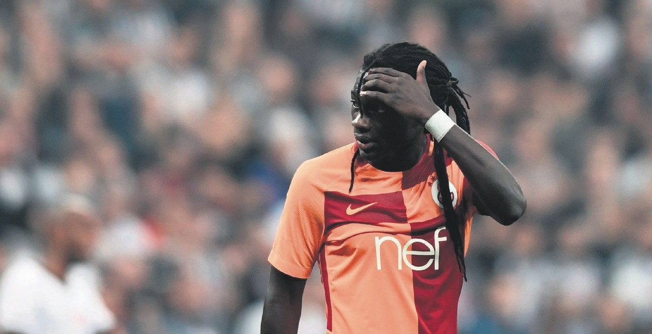 Galatasarayu2019s Bafetimbi Gomis reacts during the match between Beu015fiktau015f and Galatasaray.