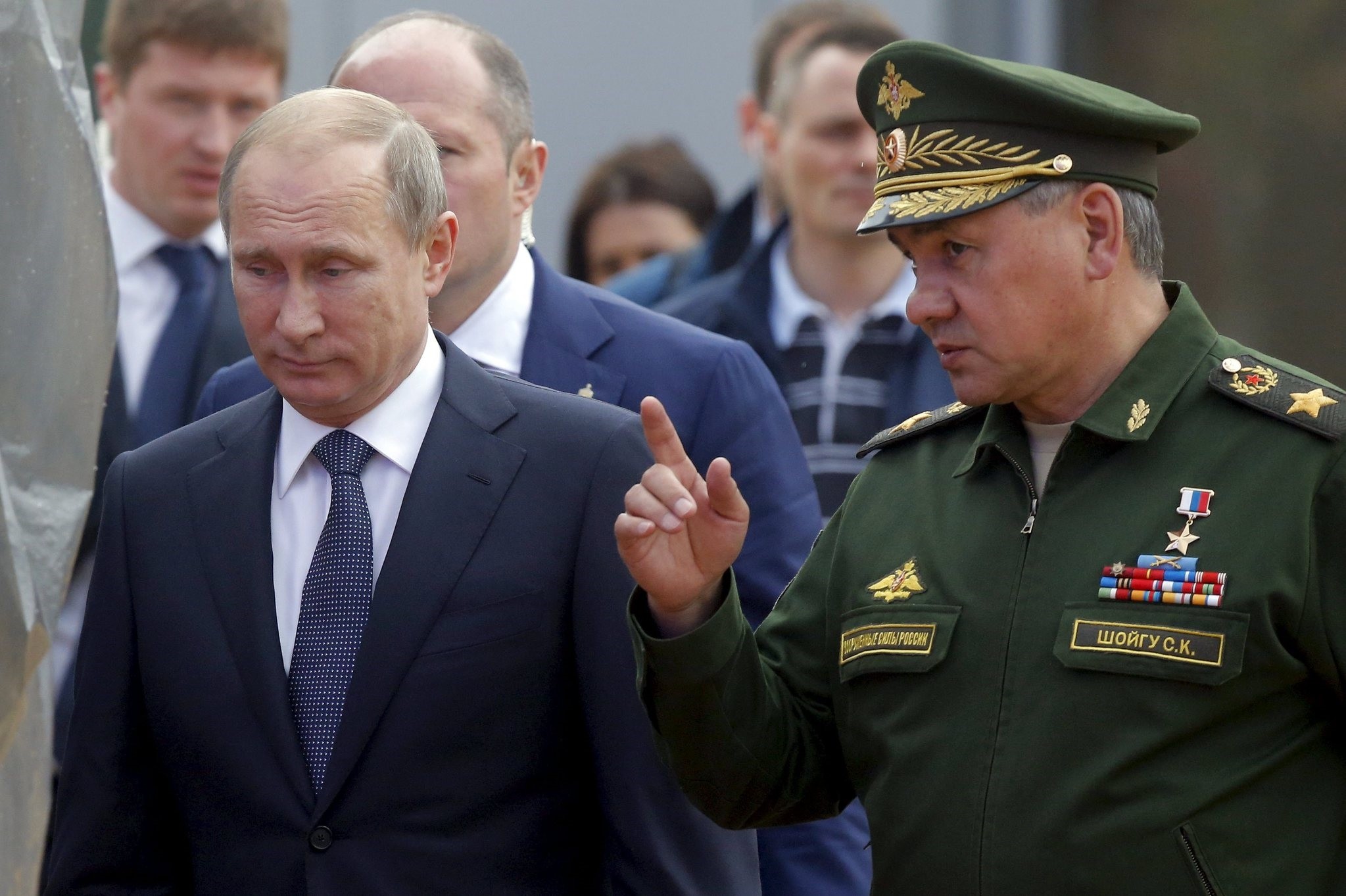 Putin (L) listens to Defence Minister Sergei Shoigu as they arrive for the opening of the Army-2015 intu2019l military forum. (REUTERS Photo)