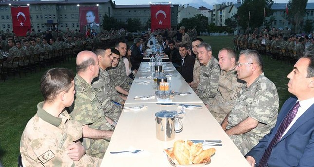رئيس الأركان التركي يتفقد الوحدات العسكرية جنوب شرقي البلاد