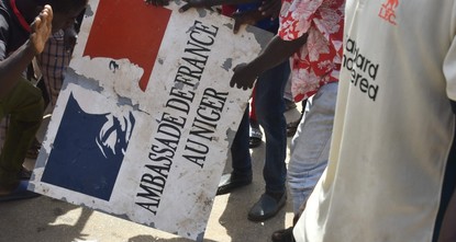 تصاعد التوتر بين الانقلابيين في النيجر والحكومة الفرنسية