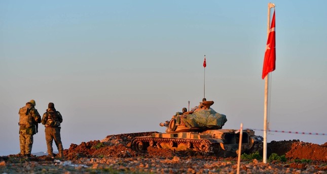 جنود أتراك أثناء تنفيذ عملية شاه فرات لنقل ضريح سليمان شاه في فبراير 2015 وكالة الاناضول للأنباء