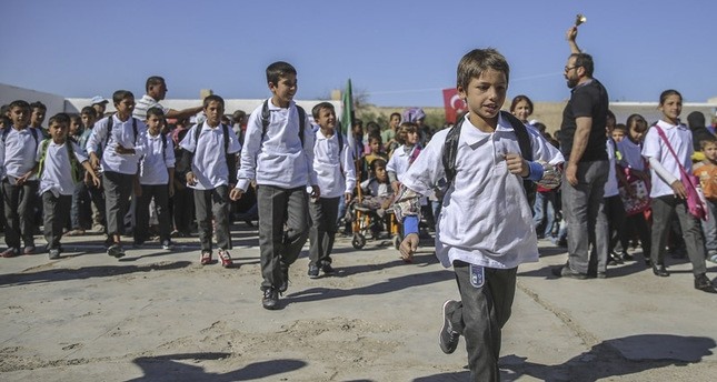 تركيا تعتزم توظيف 4200 مدرس مؤقتا لتعليم لغتها للاجئين السوريين
