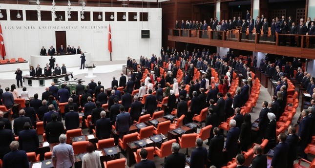 دستور تركيا الجديد يسمح للمواطنين بسن القوانين ويعطي البرلمان حق إقالة الوزراء