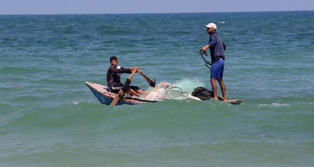 مقتل 3 صيادين قبالة شواطئ غزة بعد إصابة قاربهم بصاروخ
