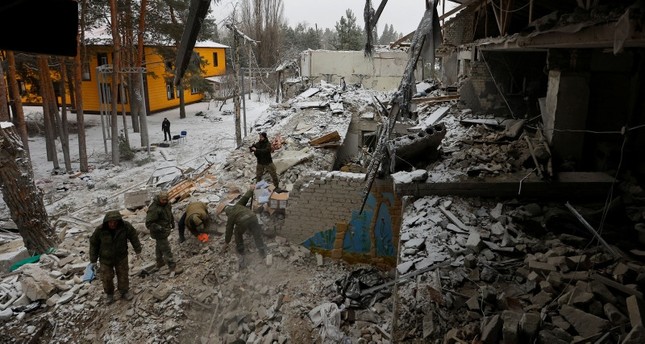 حطام مبنى مستشفى دمر، وفقًا لوزارة الدفاع الروسية، بضربة صاروخية أوكرانية في لوهانسك الأوكرانية التي تسيطر عليها روسيا، 29 يناير/ كانون الثاني 2023 رويترز