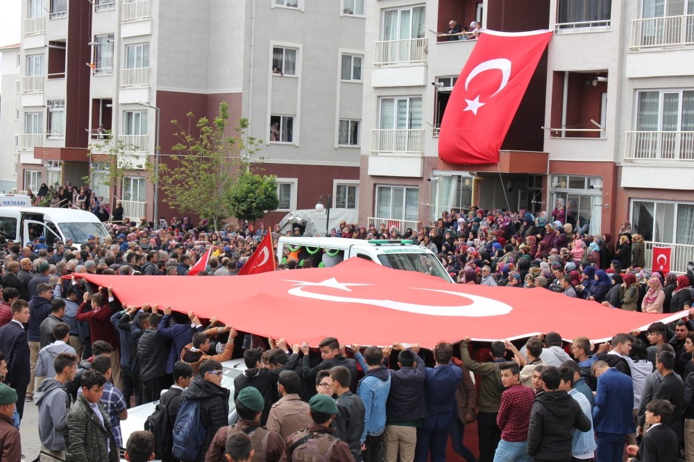 A large number of people gathered yesterday for the funeral ceremony of gendarmerie specialized Sergeant Su00fcleyman u00c7avuu015f in northern Amasya province, who was killed by the PKK attack in southeastern Batman province.