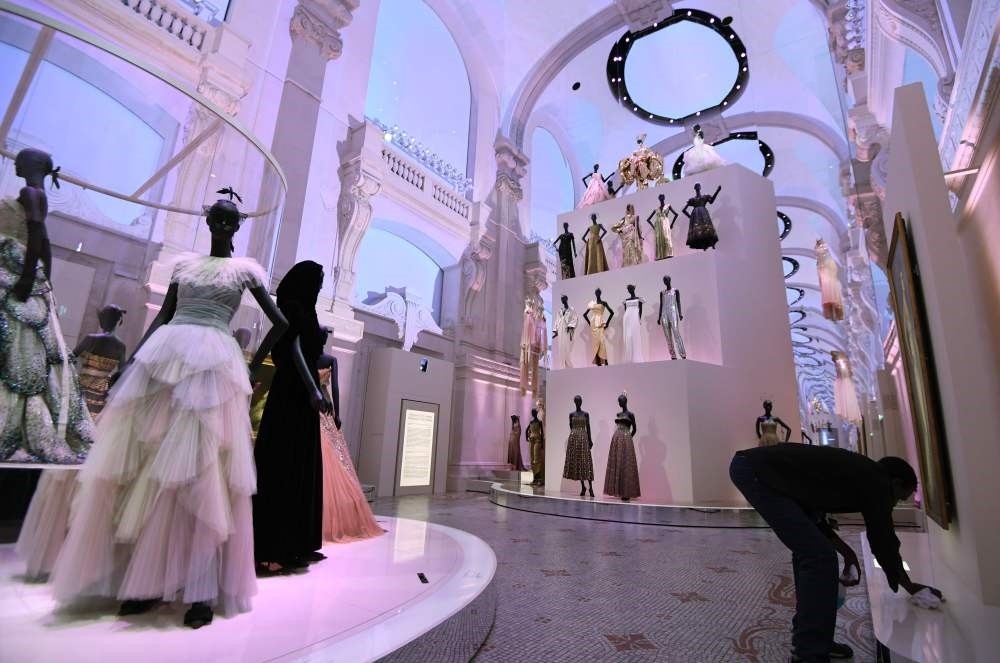 Dioru2019s exhibition at the Museum of Decorative Arts (Musee des Arts Decoratifs), which is a retrospective presenting some 400 dresses is open until January 2018.