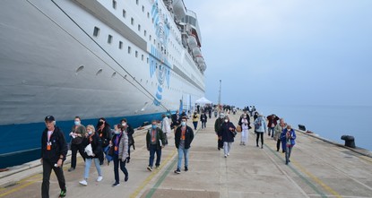 سواحل كوش أداسي التركية تستقبل ثلاث سفن سياحية ضخمة