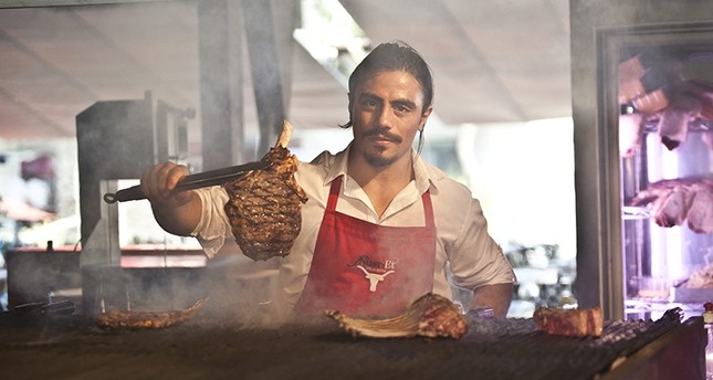 الطباخ التركي الشهير نصرت غوكشيه يدخل عالم التمثيل