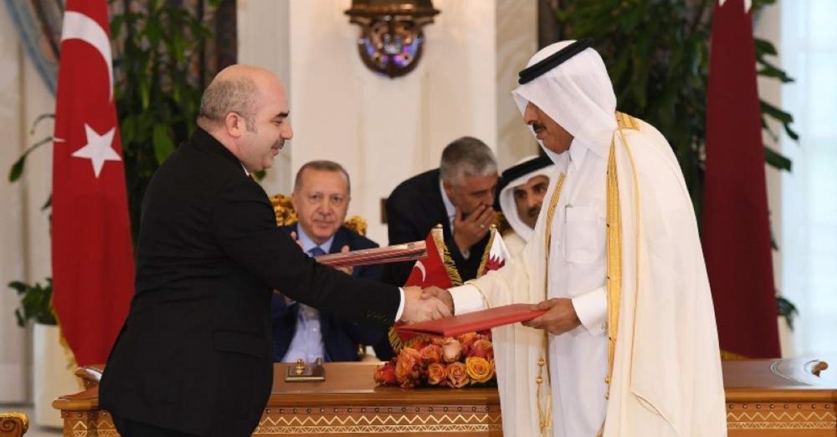 Turkish Central Bank Gov. Murat Uysal and Qatari counterpart Sheikh Abdulla Bin Saoud Al-Thani shake hands after signing a swap agreement on Nov. 25, 2019, in Doha, Qatar. (AA Photo)
