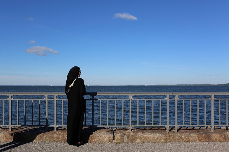 A Muslim woman stands along the boardwalk at Bensonhurst Park ahead of Eid Al-Fitr prayers to mark the end of Ramadan in Brooklyn, New York, U.S., June 15, 2018. (Reuters Photo)