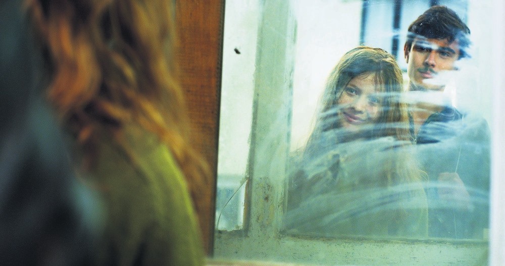 Still from u201cKoca Du00fcnyau201d (Big Big World).