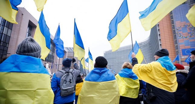 متظاهرون متجمعون لدعم أوكرانيا خلال اجتماع لوزراء خارجية الاتحاد الأوروبي في بروكسل، بلجيكا، 23 يناير 2023 رويترز