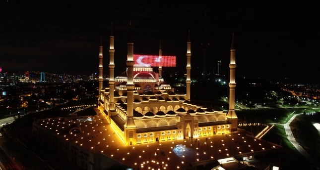 مسجد تشامليجا بالشق الآسيوي في إسطنبول İHA