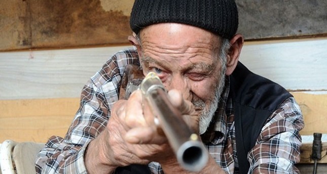 إقبال كبير على شراء أسلحة يصنعها عجوز تركي