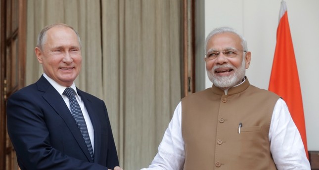 رئيس الوزراء الهندي مستقبلا بوتين أمس SPUTNIK
