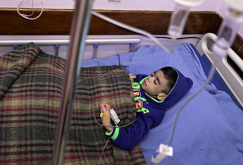 Fadi Moahammed Atiya, a seven-years old brain cancer patient, receives medical care inside al-Rantisi cancer hospital in Gaza City, 04 February 2018. (EPA Photo)