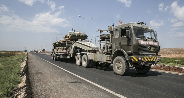 الجيش التركي يرسل تعزيزات عسكرية جديدة إلى الحدود مع سوريا