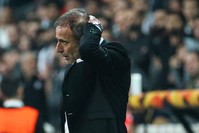 Be?ikta? coach Abdullah Avc? reacts after a missed opportunity in his side's Europa League match against Braga, Istanbul, Oct. 24, 2019. (AA Photo) 