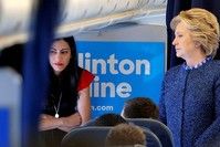 U.S. Democratic presidential nominee Hillary Clinton talks to staff members, including aide Huma Abedin (L), onboard her campaign plane in White Plains, New York, U.S. October 28, 2016. (REUTERS Photo)