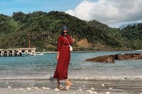 Elif Ku00fcbra Genu00e7 is a young Turkish blogger who influences thousands of people in Turkey.