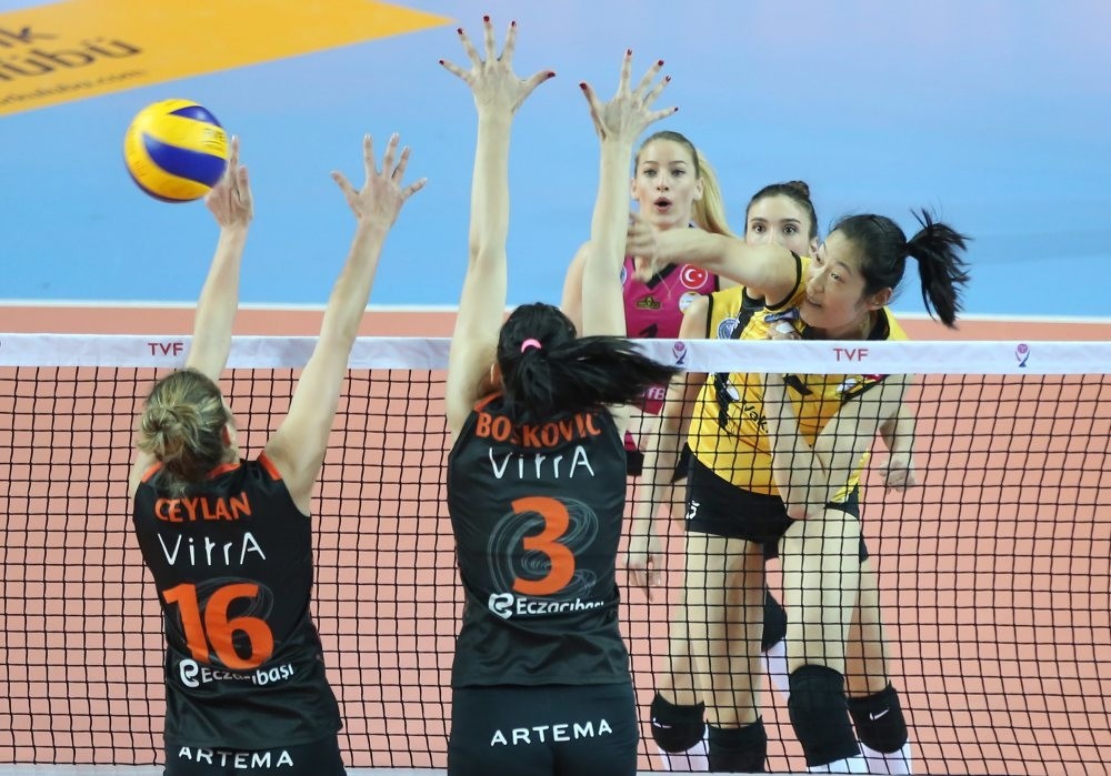 The competition between Eczacu0131bau015fu0131 VitrA and crosstown archrivals Vaku0131fbank will continue in the 2017 FIVB Volleyball Women's Club World Championship.