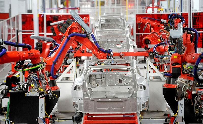 Robotic arms assemble Tesla's Model S sedans at the company's factory in Fremont, California, June 22, 2012. (Reuters Photo)