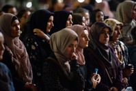 Members of the Muslim community in Melbourne hold a vigil at Hume Global Learning Centre in Melbourne for the victims of the Christchurch on March 22, 2019 (AFP Photo)