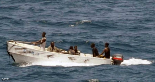 قراصنة يختطفون 12 شخصا من سفينة سويسرية