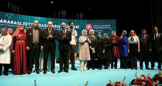 توزيع جوائز جبل الزيتون للسلام الدولية في إسطنبول
