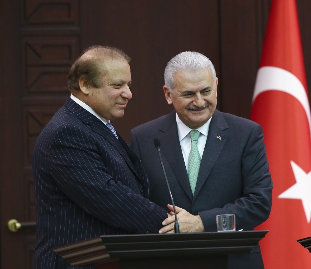 Pakistani Prime Minister Nawaz Sharif (L) with Prime Minister Yu0131ldu0131ru0131m at a joint press conference yesterday.