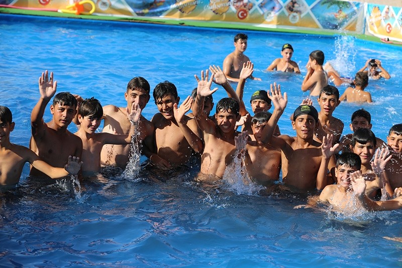 Mardin Municipality in southeastern Turkey hosts a summer pool program for Syrian refugees living in the Midyat refugee camp. (IHA Photo)