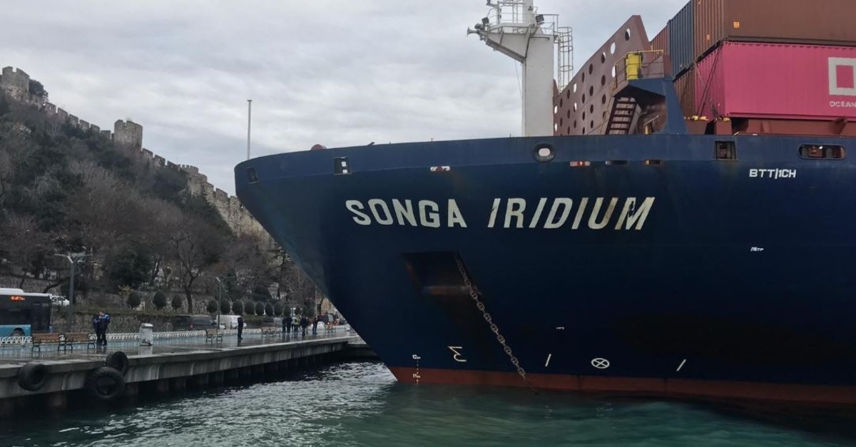 The freighter ship was towed to safety by tugboats after it ran aground near Rumelihisaru0131 neighborhood in Istanbul, Dec. 27, 2019 (DHA Photo)