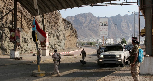 قوات مدعومة إماراتياً تهاجم معسكراً أمنياً للحكومة اليمنية بتعز