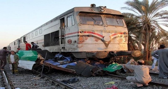 إصابة 12 شخصا بعد خروج قطار عن مساره في مصر
