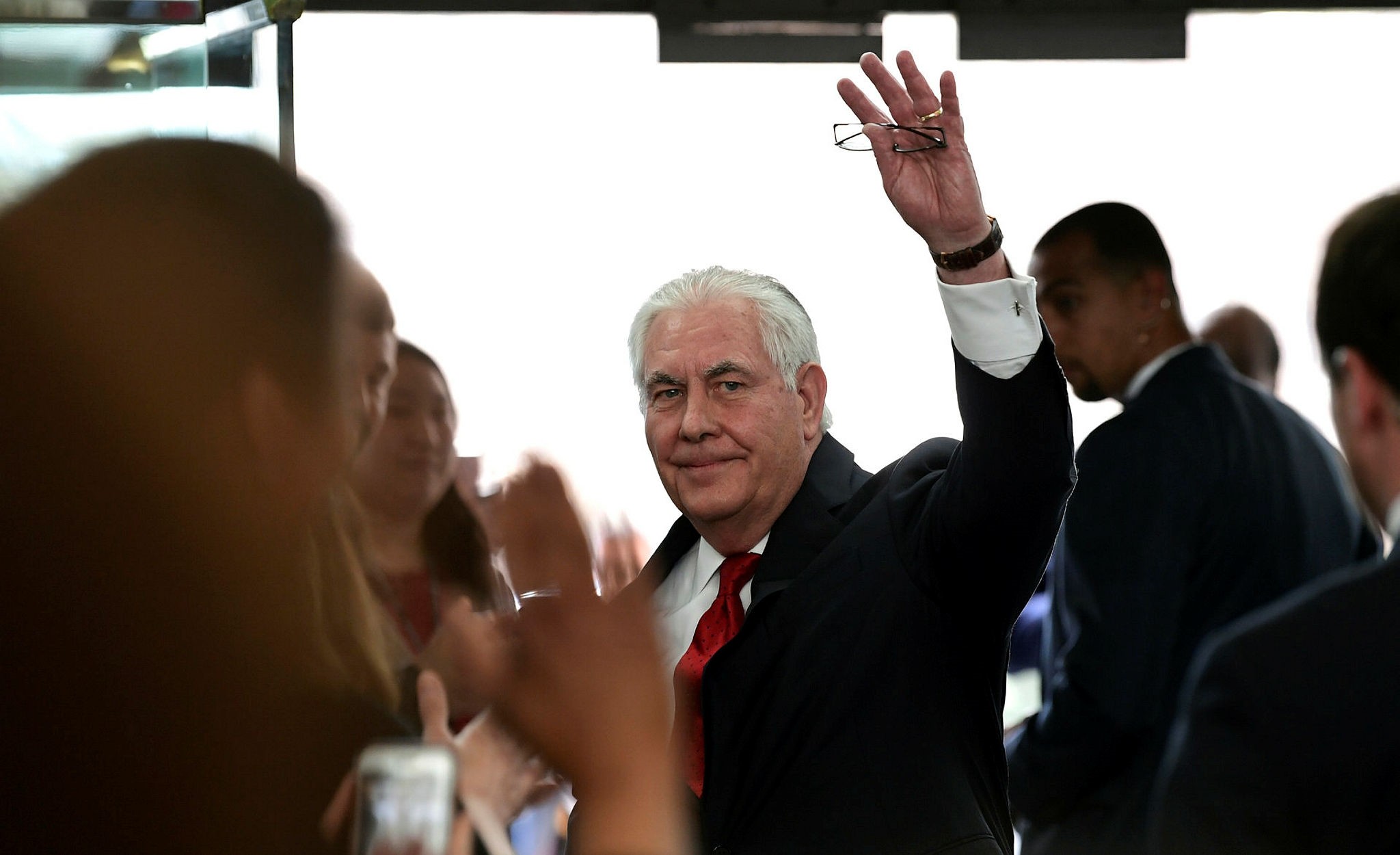 Outgoing Secretary of State Rex Tillerson waves goodbye as he walks out of the doors of the State Department in Washington, Thursday, March 22, 2018, after speaking to employees upon his departure. (AP Photo)
