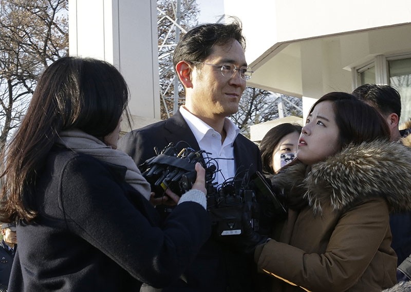 Lee Jae-yong, vice chairman of Samsung Electronics, leaves a detention center in Uiwang, South Korea, Monday, Feb. 5, 2018. (AP Photo)
