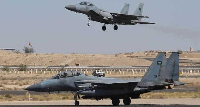 طائرة مقاتلة سعودية من طراز F15 أرشيفية من الإنترنت